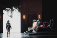 Violetta contestatrice ma non contestata: la Traviata sessantottina con la regia di Livermore accende di entusiasmo la platea.
